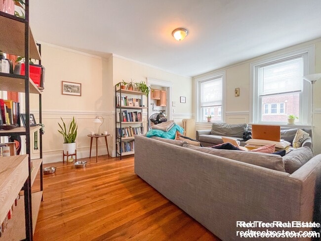 Building Photo - 244 Kelton St Unit 7