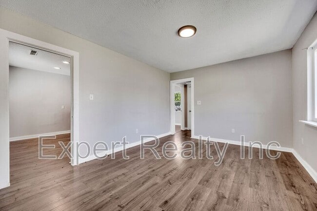 Photo - 1037 57th St