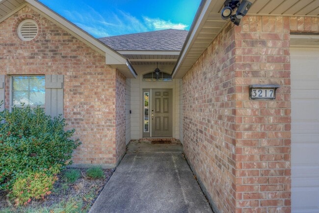 Building Photo - LEGACY BEAUTY.. Close to Barksdale Air Force Base..