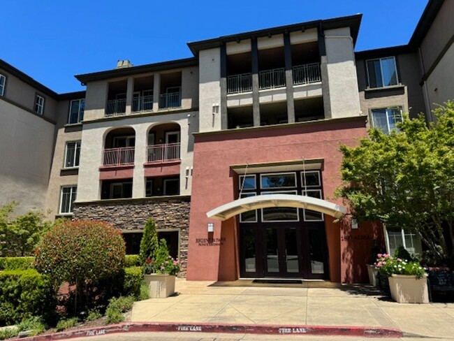 Beautiful 3 bedroom single level condo-Reg... - Beautiful 3 bedroom single level condo-Reg... Unidad 211