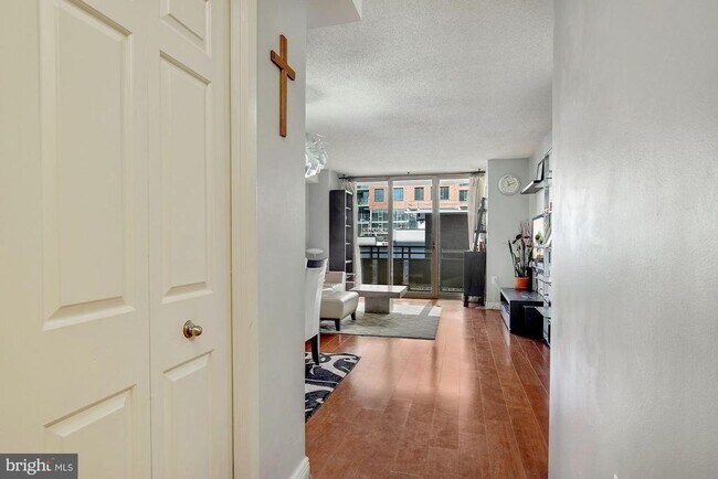 Photo - 4801 Fairmont Ave Unit 213