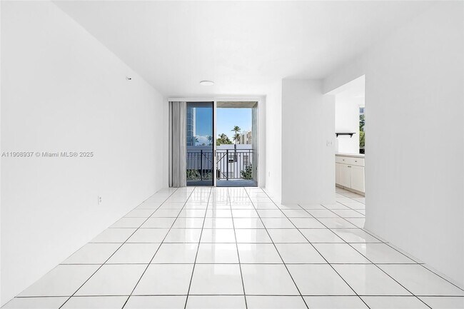 Photo - 2642 Collins Ave Unit 307