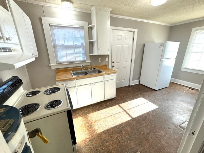 Photo - 100 Bowen Cir