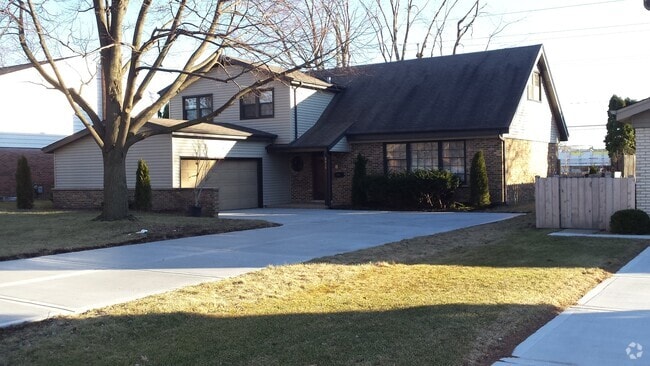 Building Photo - 1415 Rosehill Dr Rental