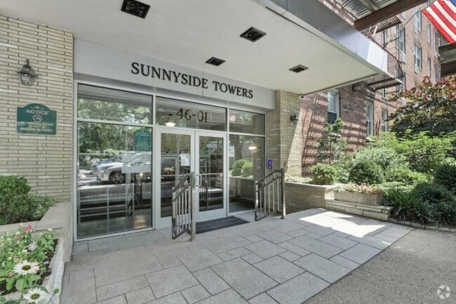 Building Photo - 1 bedroom in Sunnyside Gardens NY 11104 Unit 216 Rental