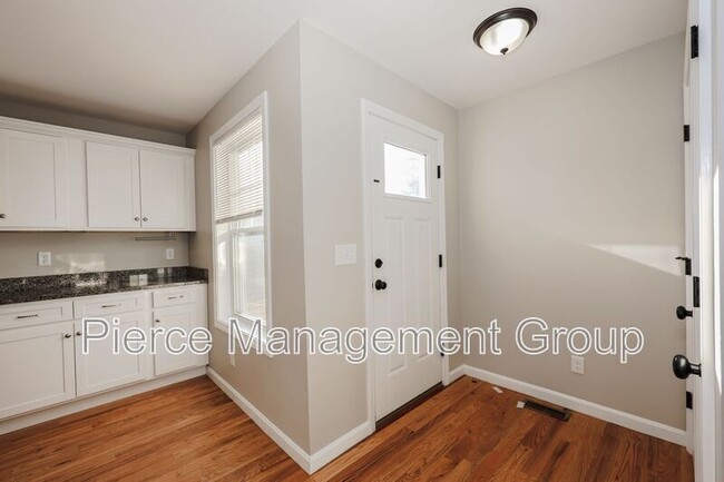 Photo - 6-21 Clarendon Way