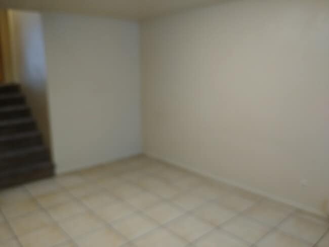 Photo - 171 College Way