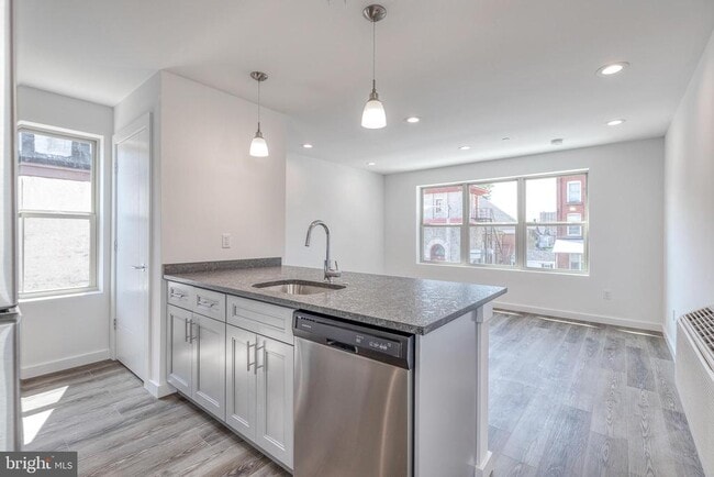 Building Photo - 751 N 43rd St Unit 302 Rental
