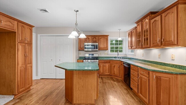 8310 Reagan Dr