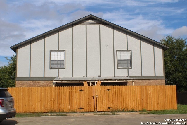Building Photo - 5216 Meadow Field Unit 1