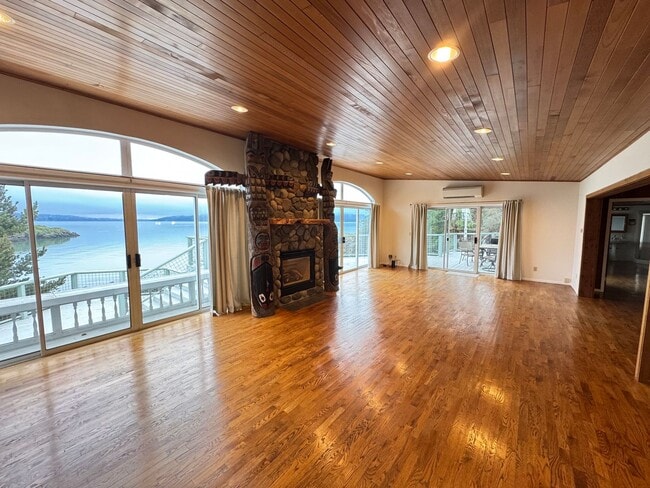 Photo - La Conner Home with Stunning View