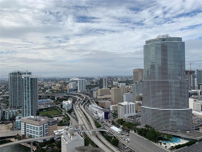 Photo - 200 Biscayne Blvd Way Unidad 4212 Rental