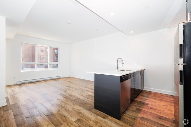 1BR, 1BA - 684SF - Kitchen / Living Room - Habitation St-Laurent