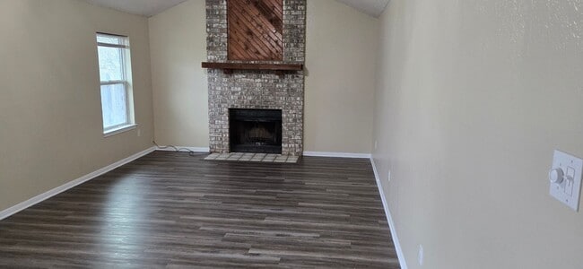 Photo - 1612 Fox Trail