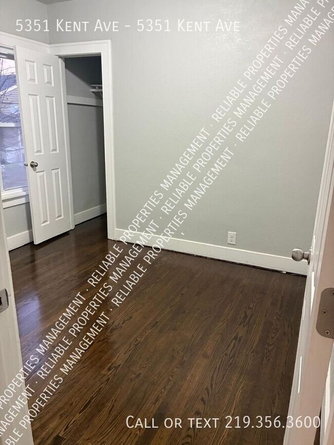 Photo - 5351 S Kent Ave Unidad 5351 Kent Ave