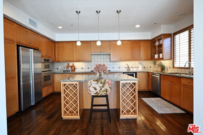 Photo - 5831 Seawalk Dr