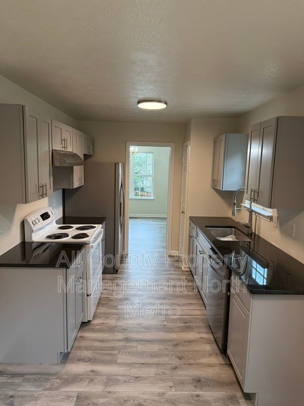 Photo - 170 S Barbara Ln