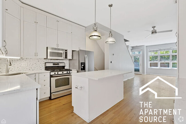 Building Photo - 855 W Erie St Unit 119 Rental