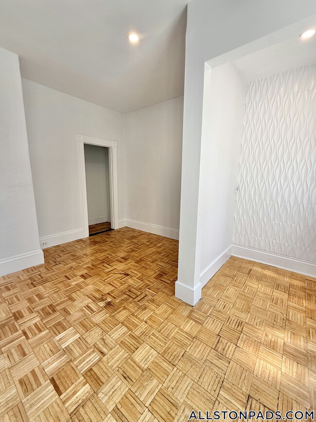 Photo - 8 Greylock Rd Unit Left