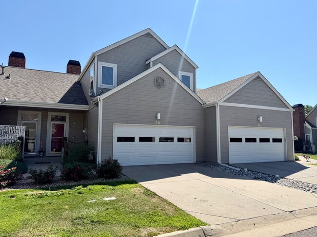 Building Photo - Lakeside 3 Bed/2.5 Bath Townhome in Gateway Community! Quiet, Scenic Living in The Heart Of Denver! Unit 74