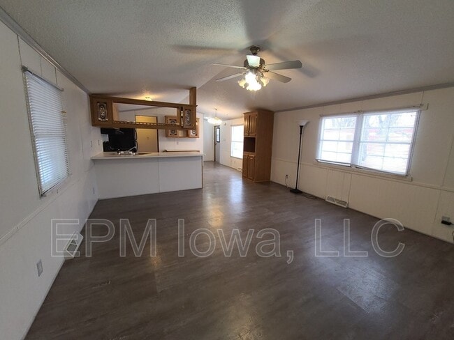 Photo - 700 W Ridgeway Ave