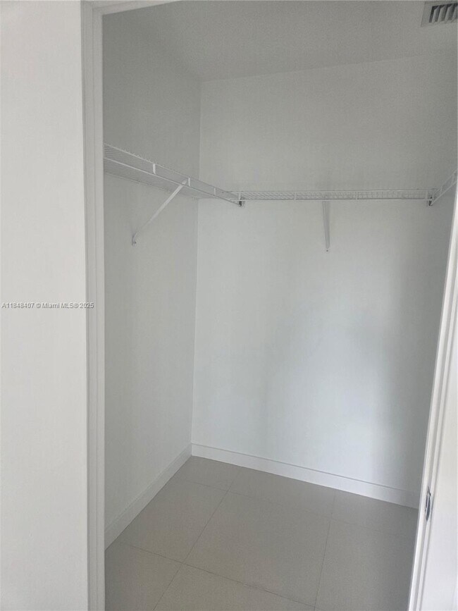 Photo - 79 SW 12th St Unidad 1004-S