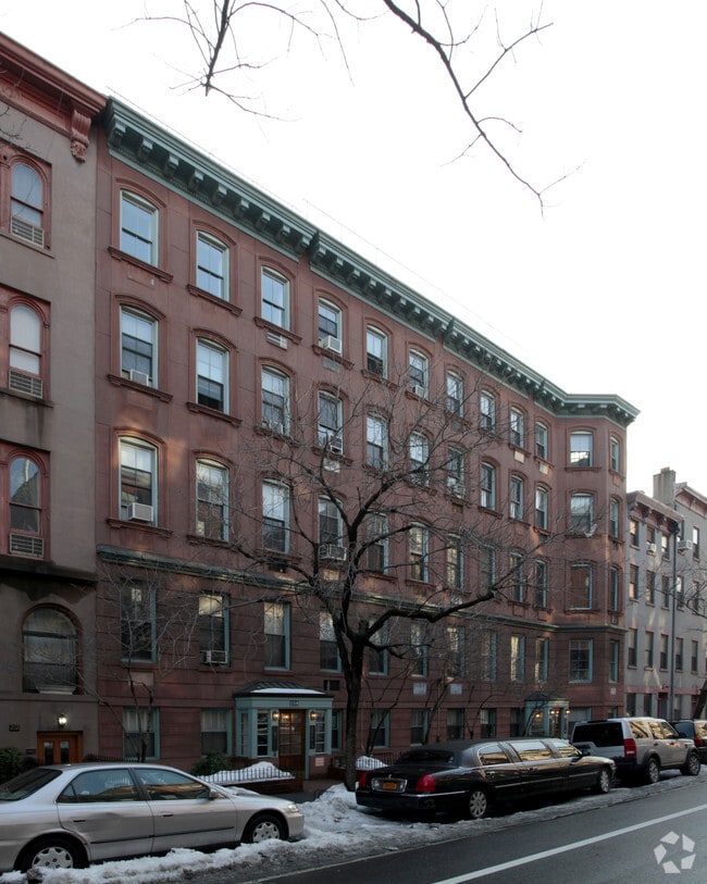 Photo - 256 W 21st St