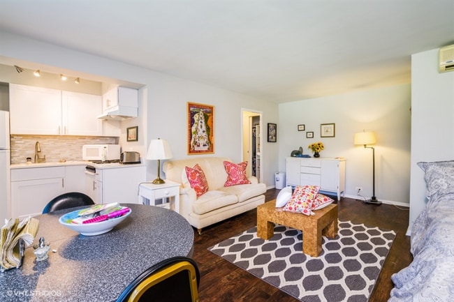 Photo - 666-700 Park Ave W Unit Studio