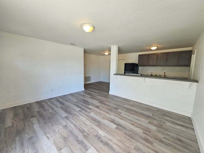 Photo - 1040 Hickory Ln