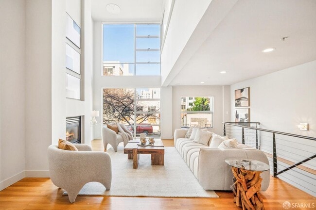 Building Photo - 142 Russ St