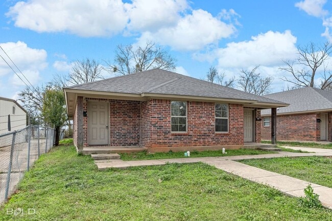 Photo - 1719 Lakeshore Dr