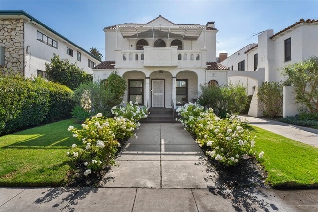Building Photo - 128 N Hamilton Dr Unit 128.5