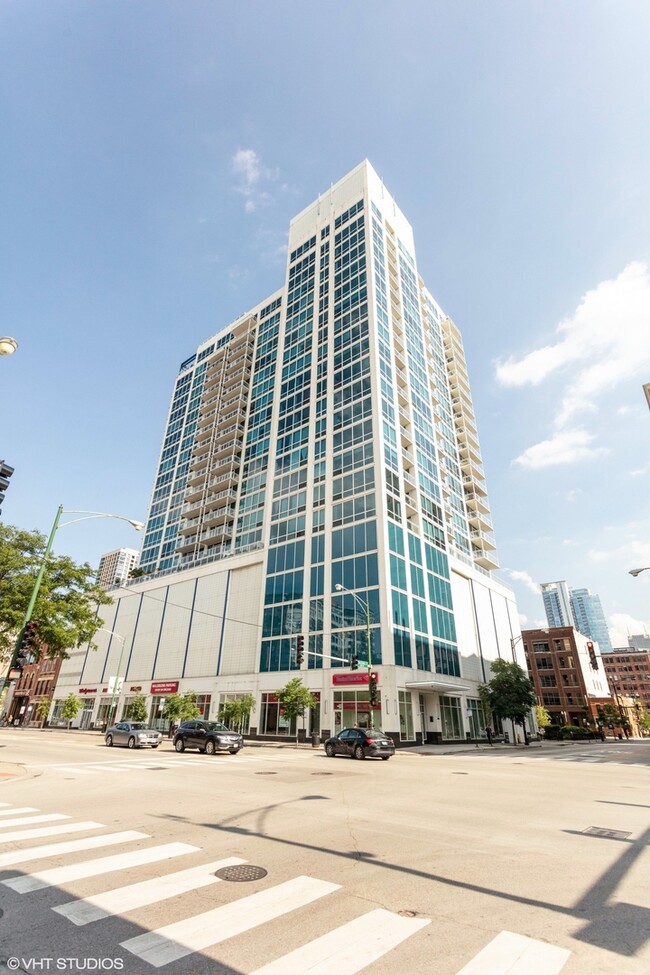Photo - 757 N Orleans St Condo