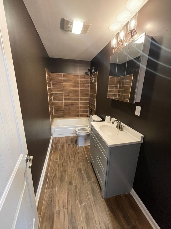 Photo - 1555 Swan Ave Unidad Swan