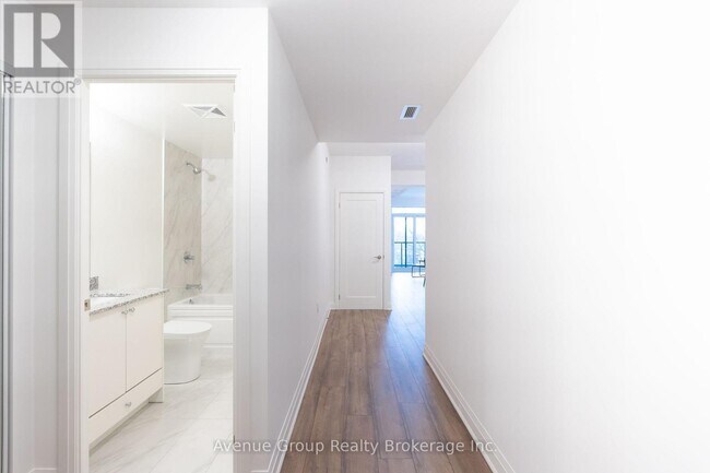 Photo - 700 Sheppard Ave W Unité 408