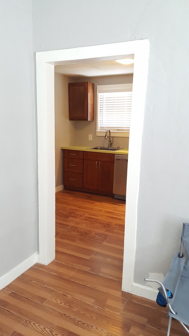 Photo - 6751 Liverpool St