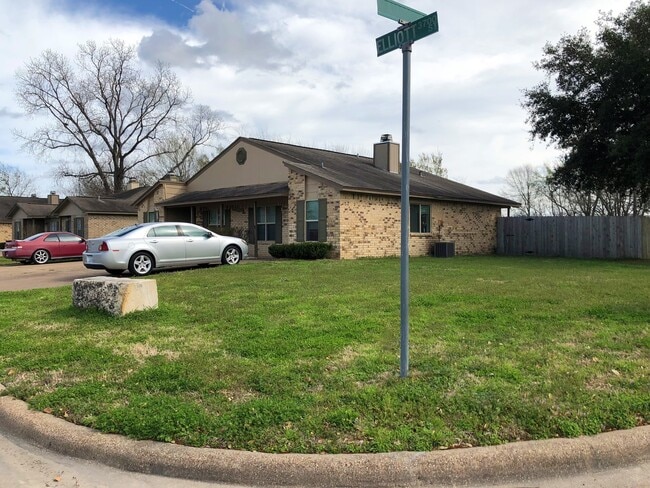 Building Photo - 3700EL Unit A