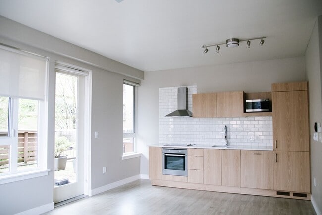 Photo - Hawthorne @ Ladd's - 1 & 2 Bedroom Apartment Homes