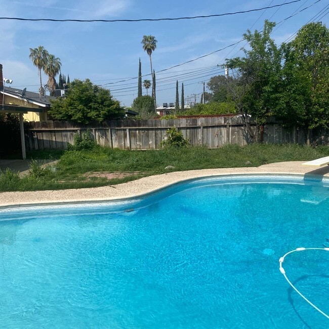 Photo - 624 E Myrtle Ave