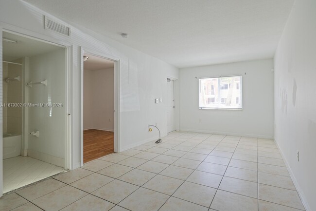 Photo - 940 NE 33rd Terrace Unit 102