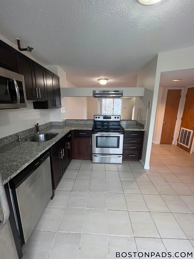 Photo - 152 N Beacon St Unidad A3