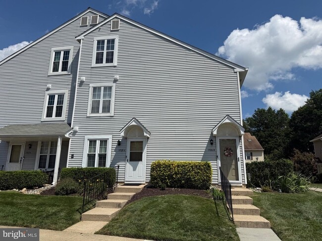 Building Photo - 1705A Heatherstone Ct Unit A
