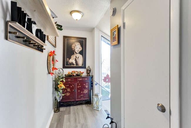 Building Photo - 411 Nottinghill Park