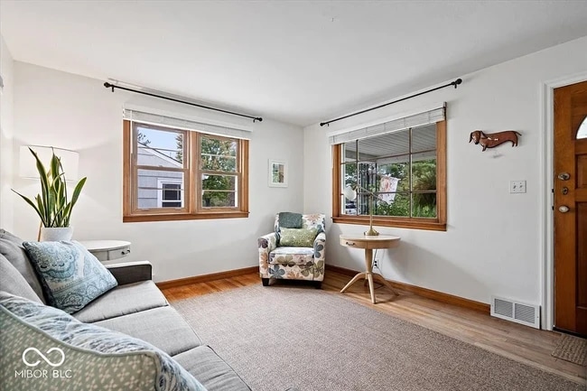 Photo - 636 S Broadway St