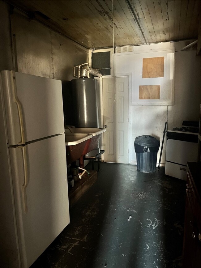 Photo - 218 W Broad St