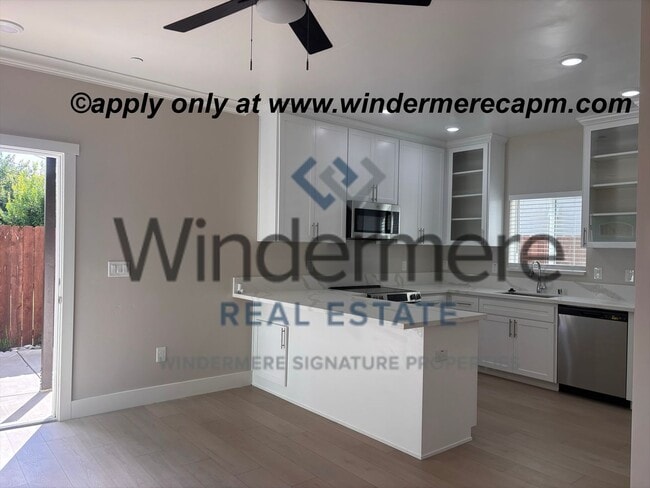 Building Photo - 5453br Unit 5453 #1