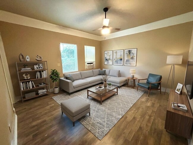 Building Photo - Downstairs 1BD/1BA Near San Antonio College – Easy Access, Central Location!