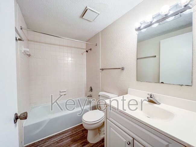 Photo - 530 Berlin Dr