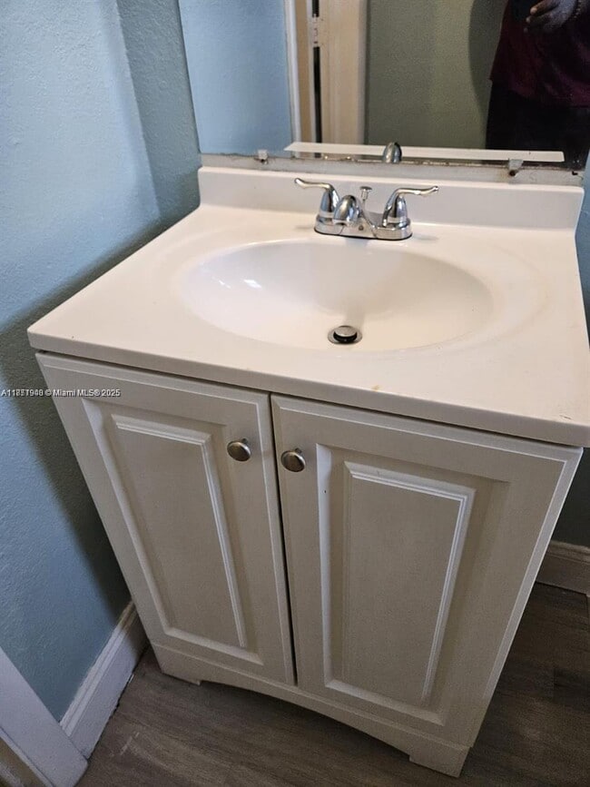 Building Photo - 613 NW 27th Ave Unit 1-4 Rental