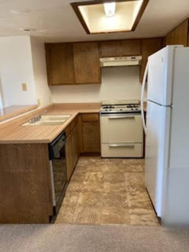 Laughlin Bay Village 2 Bedroom Condo! House Rental in Laughlin, NV